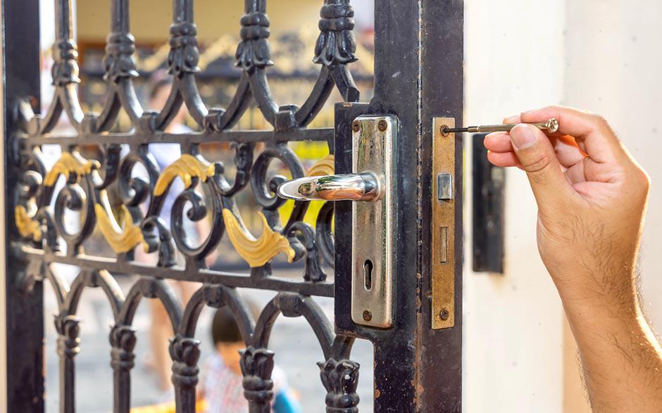 Plan-de-Cuques barrier de porte